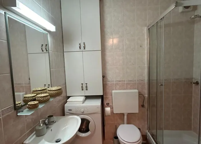 Laura Apartament *