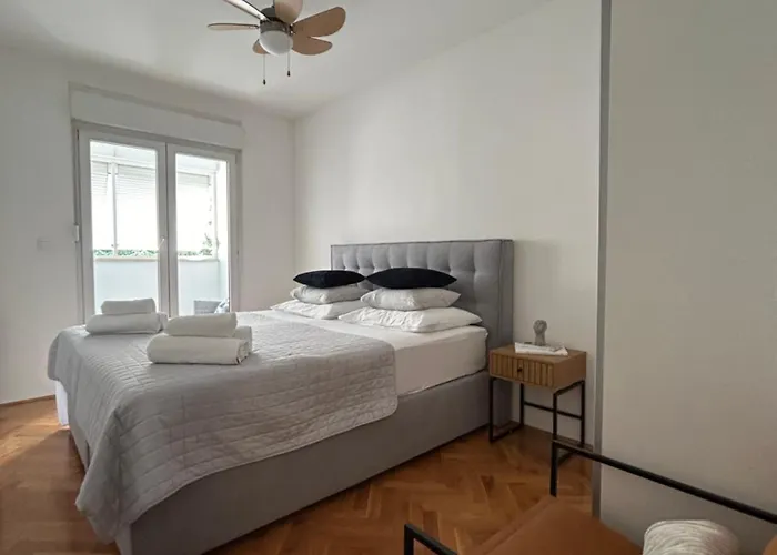Laura Apartament *